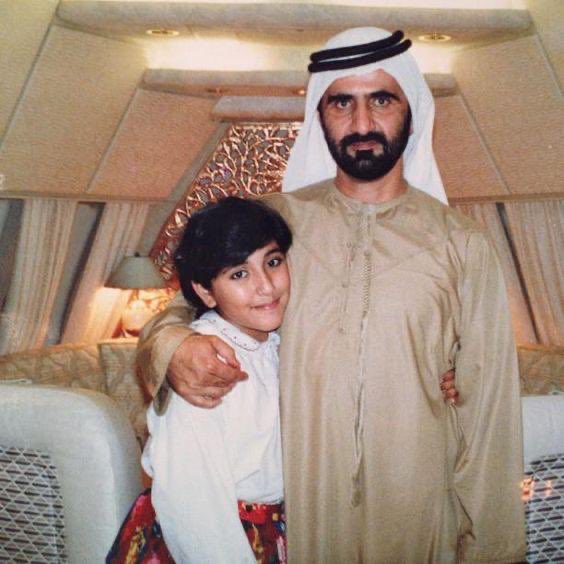 4- SCANDALE AU PALAIS DE DUBAÏ: En 2001, un scandale voit le jour. 1 an avant: en 2000, pour la 1ère fois, une princesse de Dubaï tente de s’enfuir. Fille de l’Emir, son altesse, la princesse Shamsa, âgée de 18 ans s’échappe d’une résidence familiale au sud de Londres.