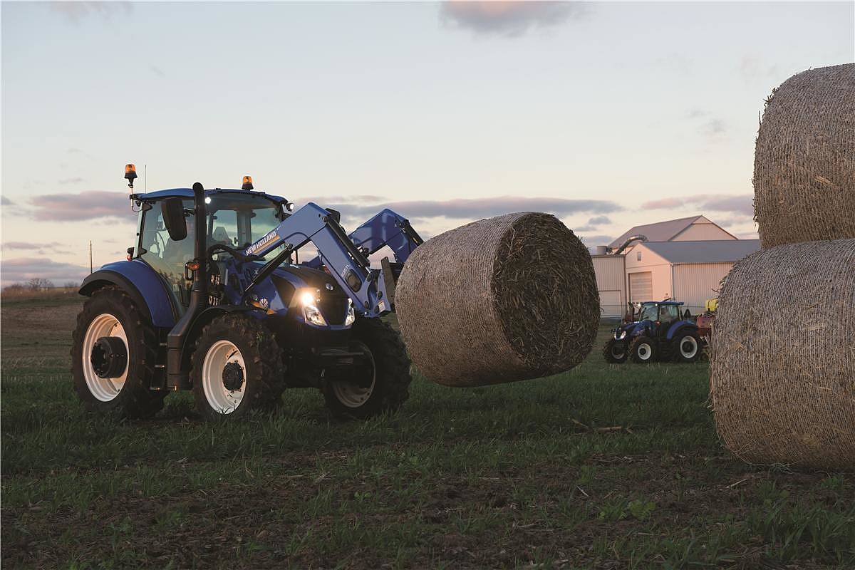 Durable, maneuverable, comfortable. T5 tractors from New Holland are the perfect fit for just about every operation. bit.ly/3gJp0Ym