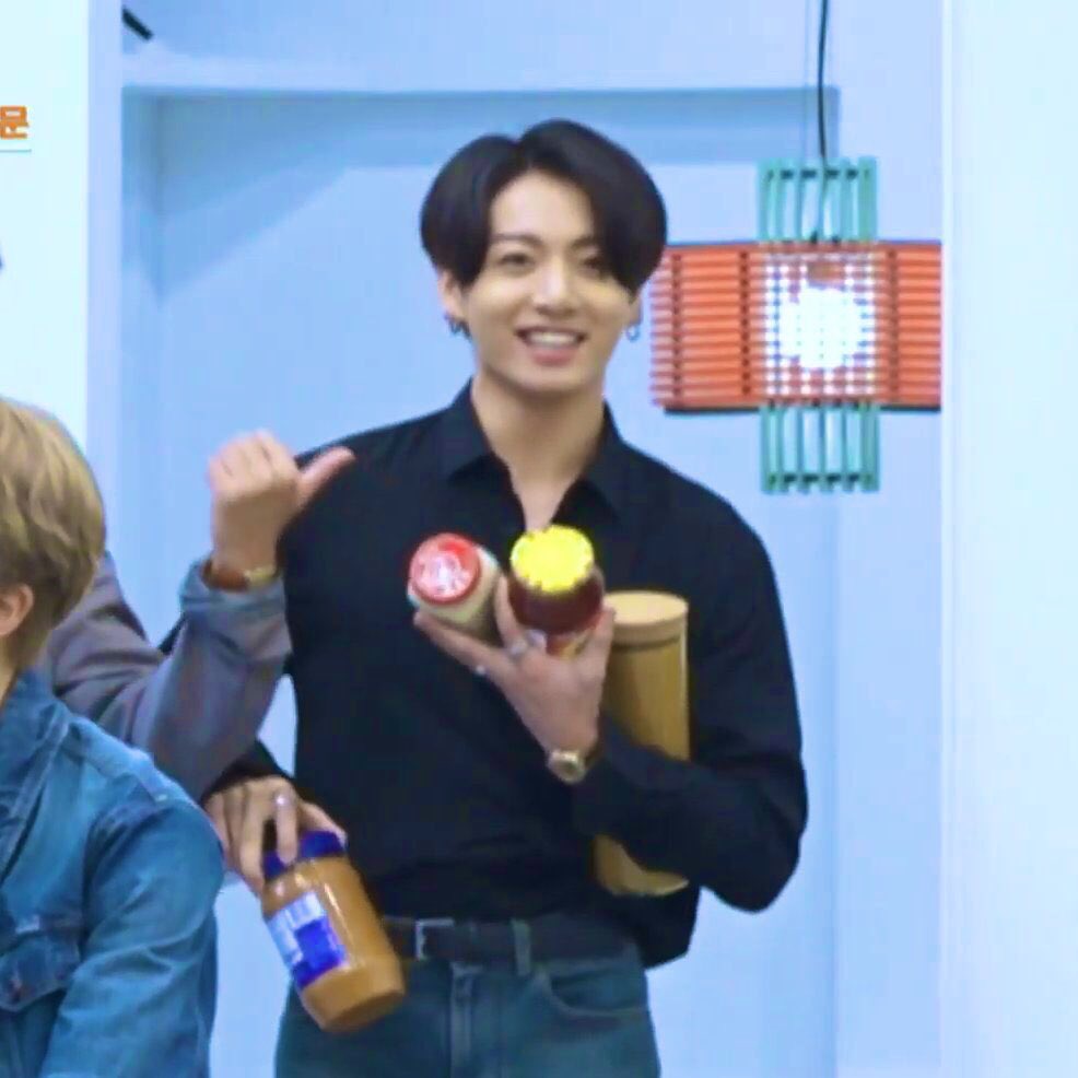Jeon Jungkook carrying snacks — a yummy thread  #ExaARMY  #ExaBFF  @BTS_twt