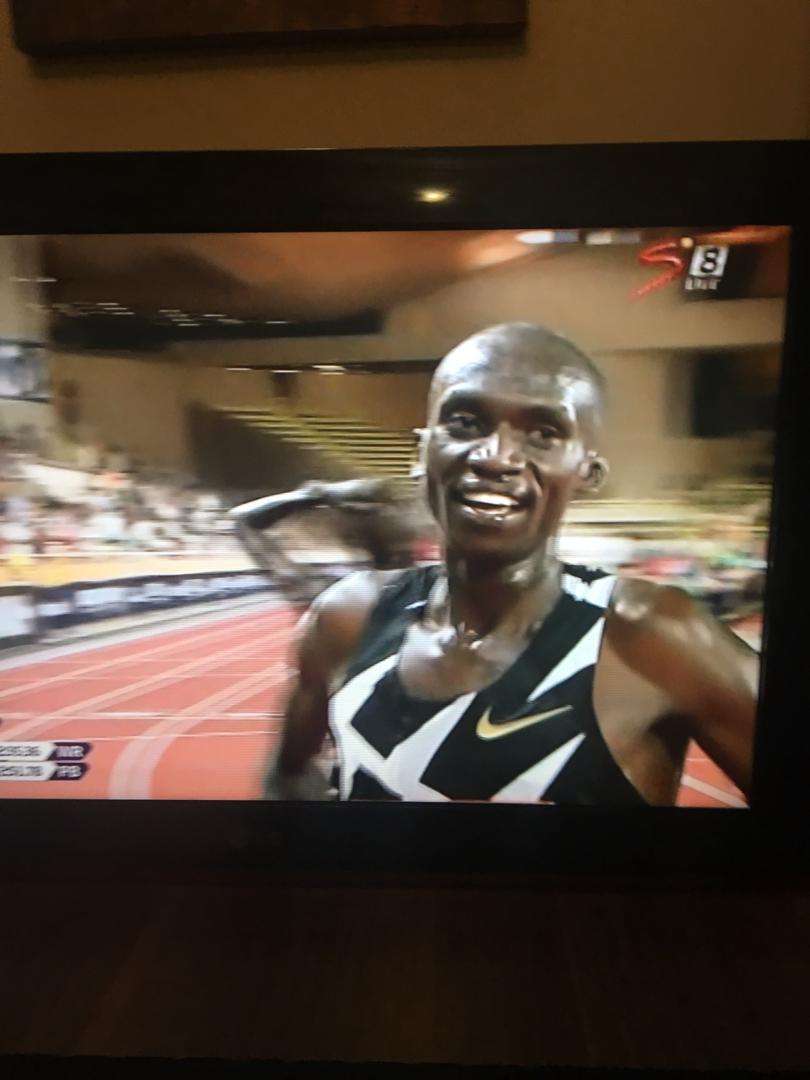 MarkSsali's tweet photo. Joshua Joshua Joshua! CHEPTEGEI!!! Watched first Gebreselassie and then Bekele all those years ago, and truly believed nobody could/would run faster, let alone a Ugandan!!! Congs and thanks, you superhero!!! Bursting with pride to be hailing from within the same borders as you!!! https://t.co/FPlkxt01FV