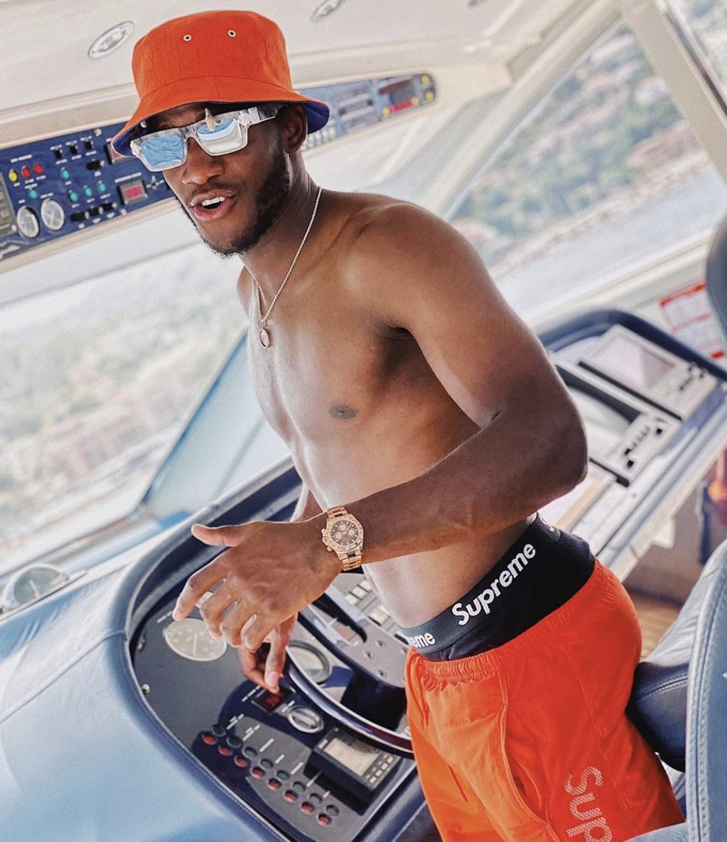 Michy Batshuayi: 7/10 Was gonna give him a 6 until I saw the massive cake he’s working with in this picture