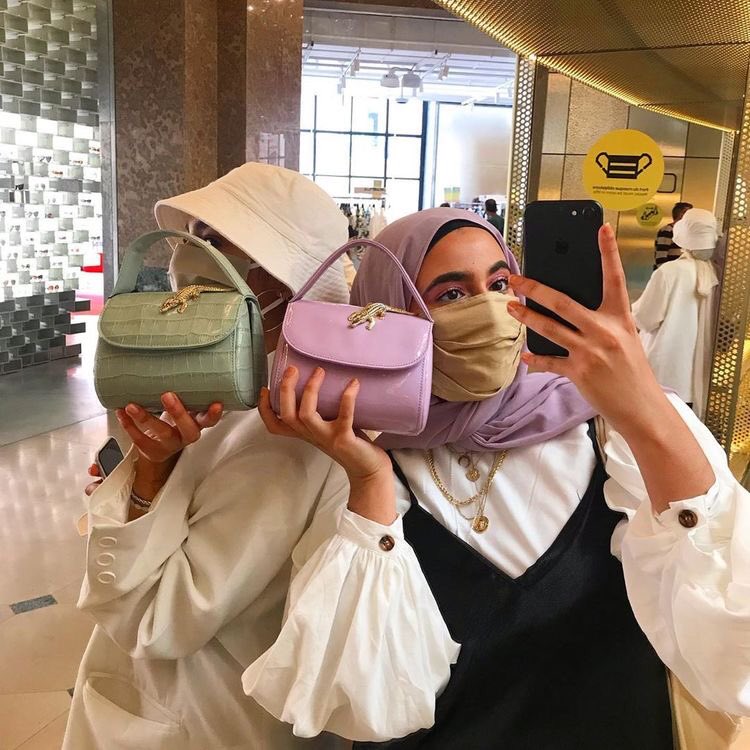 An outfit thread for hijabis on the tl, please pick your favorite looks and retweet  Ps you don’t have to be hijabi to answerMask on?