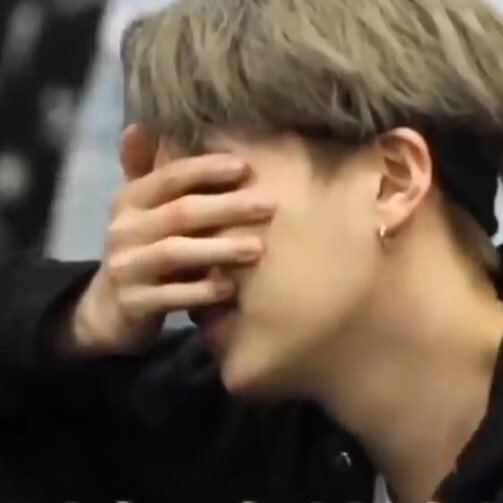 A slew of facepalm images because why not...  #ExaARMY  #ExaBFF  @BTS_twt