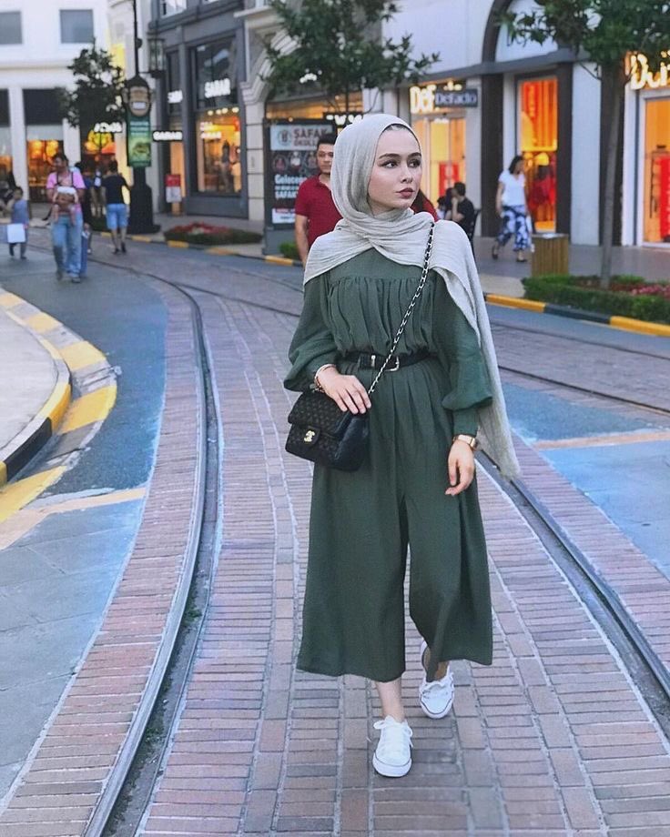 Grabbing a quick lunch with your friends, your look?