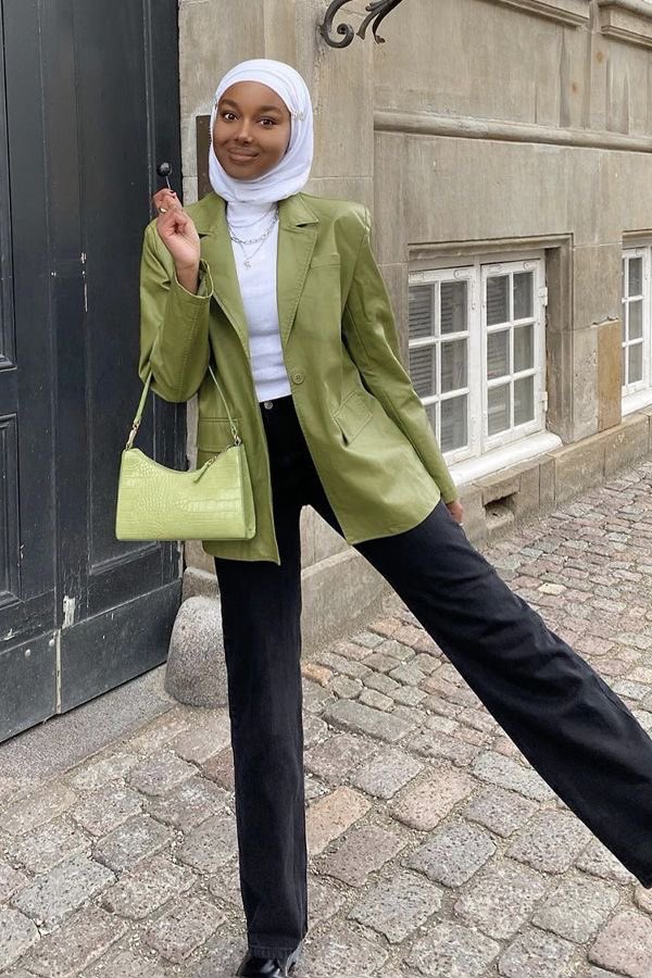 Grabbing a quick lunch with your friends, your look?