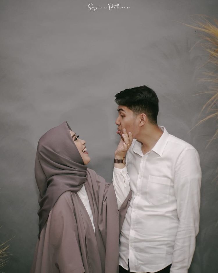 Well he proposed and you said yes! What are the pre wedding photos looking like?