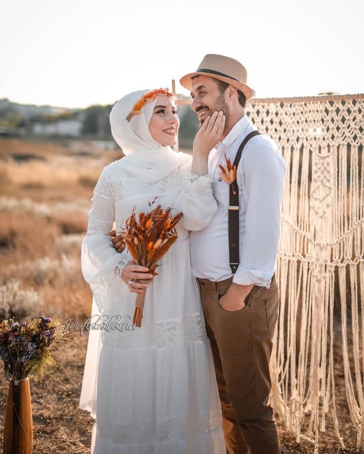 Well he proposed and you said yes! What are the pre wedding photos looking like?