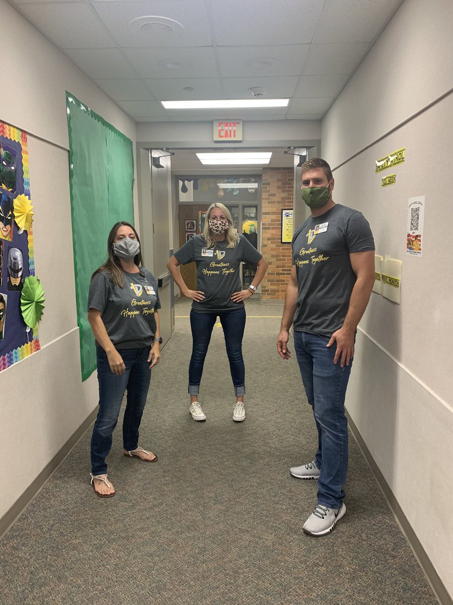 bethanyvanroy's tweet photo. We survived our first full week of the school year! On to week two!!!🙌❤️ @ParkviewHeights https://t.co/sWWH5vNthX