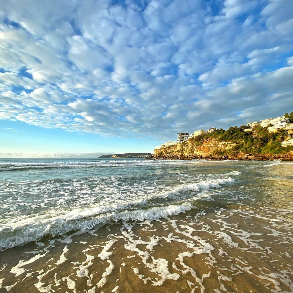 1angharad_rees's tweet photo. Another spellbinding morning in Freshie.
Now, enough of this frolicking. It’s time to get back to the wordage! Wish me luck!!!
.
.
.
.
#hellomanly #ilovesydney #seeaustralia #sydneysunriseclub #sunrisesky #northern_beaches #followmebythe#sunrisesky #sun… https://t.co/n2YDxzoPts https://t.co/dSedw6it67