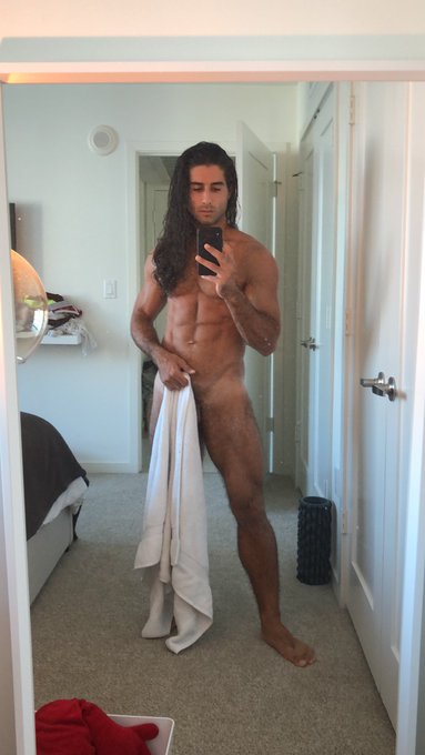 Just one hoe in this house https://t.co/2e6HeaGW4o