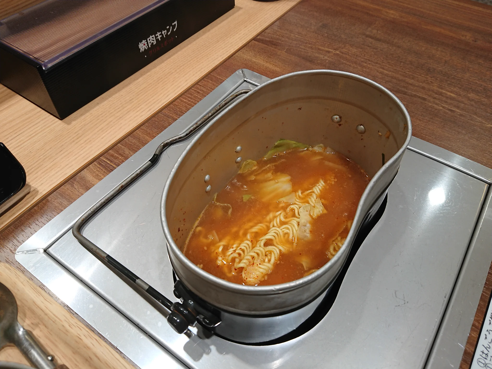 国道沿いの焼き肉屋に入った結果！ご飯も自分で炊かなくてはならない「焼肉キャンプ」というお店だった！