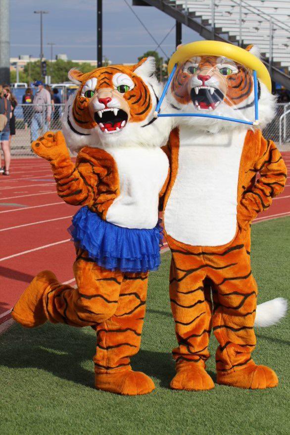 FrenshipHSCheer's tweet photo. We LOVED being back home at People’s Bank Stadium!!! #FrenshipStrong #ItsAGreatDayToBeATiger https://t.co/vbmLEeni6A