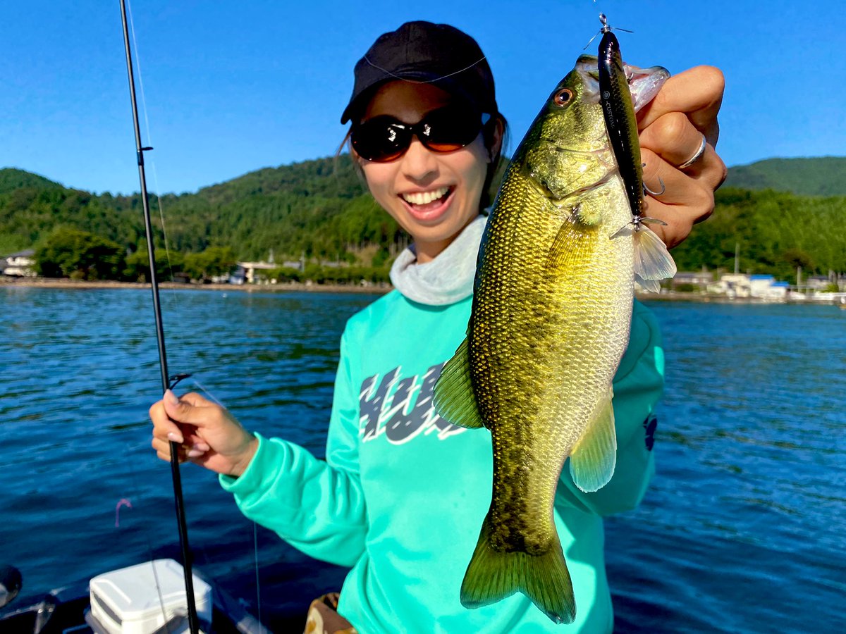 石川文菜 昨日は水野さんと琵琶湖北湖でバス釣りのコソ練 アイプロップ75ss マルハタカスタムの集魚効果がやばかった