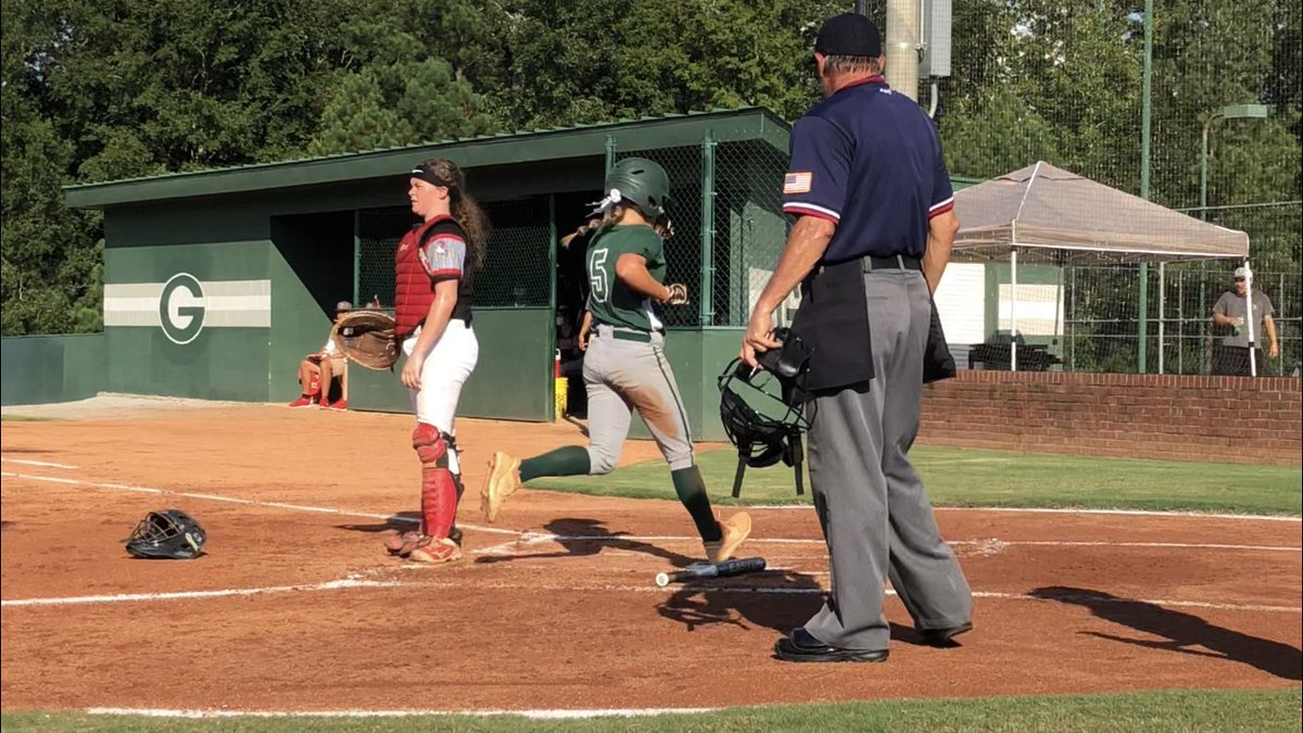 godawgs98's tweet photo. The GHS Lady Pack improved to 4 - 0 on their young season yesterday. Great pitching and defense were the highlights of the day! @carolineeeb_ @impact_rush @Coach_MikeRoby https://t.co/tSVHh2BY1Z