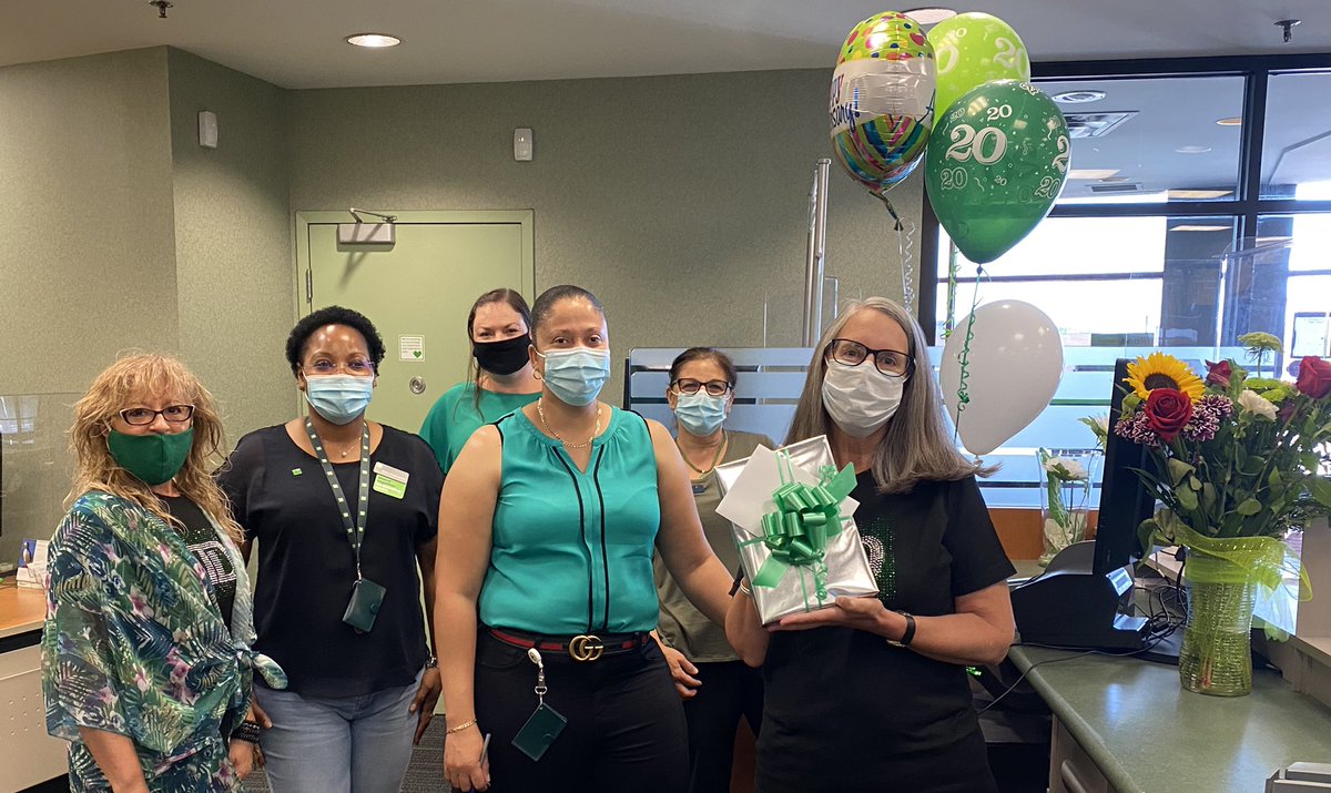 AmberWarrenTD's tweet photo. Happy to be celebrating Paulette’s 20th anniversary! #TDProud #anniversary #MallRoad2606 @AIacobelli_TD @prudencecorbet7 @Kat2walters https://t.co/X3ZbipK1YQ