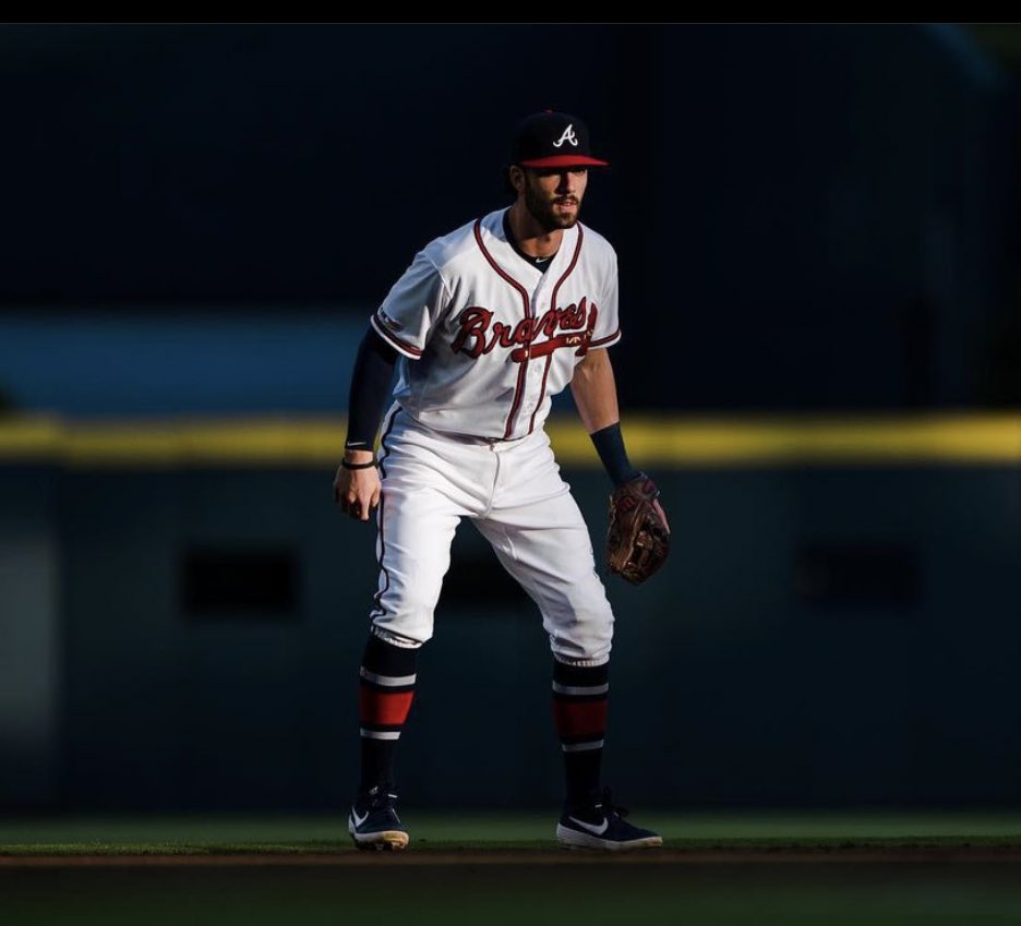MansplainBBpod's tweet photo. Long pants or high socks? What side are you on? https://t.co/aoW4nIVJOh