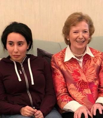 17-11 mois après la disparition de Latifa,Dubaï publie plusieurs clichées de Latifa et de Mary Robinson,ex-présidente d’Irlande lors d’un déjeuner en décembre 2018. «La Cheikha regrette d’avoir fait cette vidéo[...]Elle a besoin de soin psychiatrique» dira Mary Robinson à la BBC.