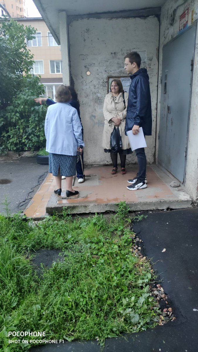 Denisssoff99's tweet photo. Проводим встречи с жителями 8 округа. https://t.co/KHNQSYFYp8