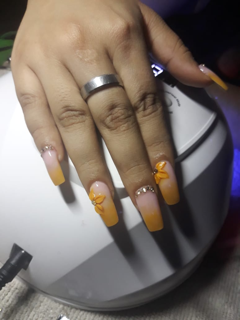 ElizabethNails7's tweet photo. 💅🏻🌻🌻 https://t.co/AhhZLFfbKS