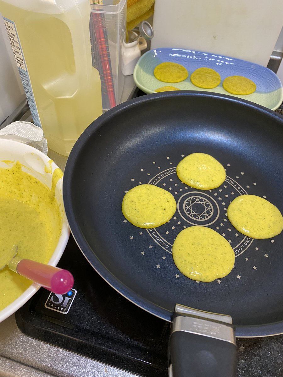 kenp1122's tweet photo. 今日も今日とて離乳食工場
息子の大好きなおやきを100枚焼くまで帰れまてん_(:3｣ ∠)_ https://t.co/xIbD7nhcfe