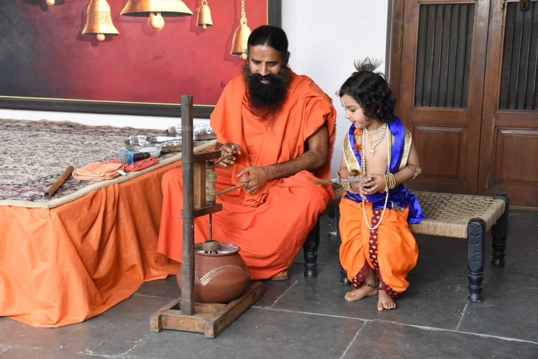 जिनमें अकेले चलने का होंसला होता हैं, 
उनके पीछे एक दिन काफिला होता हैं।”
बाबा रामदेव ने इसे चरितार्थ भी किया
#स्वतंत्रतादिवस_स्वदेशीकासंकल्प #पतंजलि <a href="/yogrishiramdev/">स्वामी रामदेव</a> <a href="/pyptharidwar/">Patanjali Yogpeeth, Haridwar</a> <a href="/bst_official/">भारत स्वाभिमान, मुख्यालय-हरिद्वार</a> <a href="/Ach_Balkrishna/">Acharya Balkrishna</a>