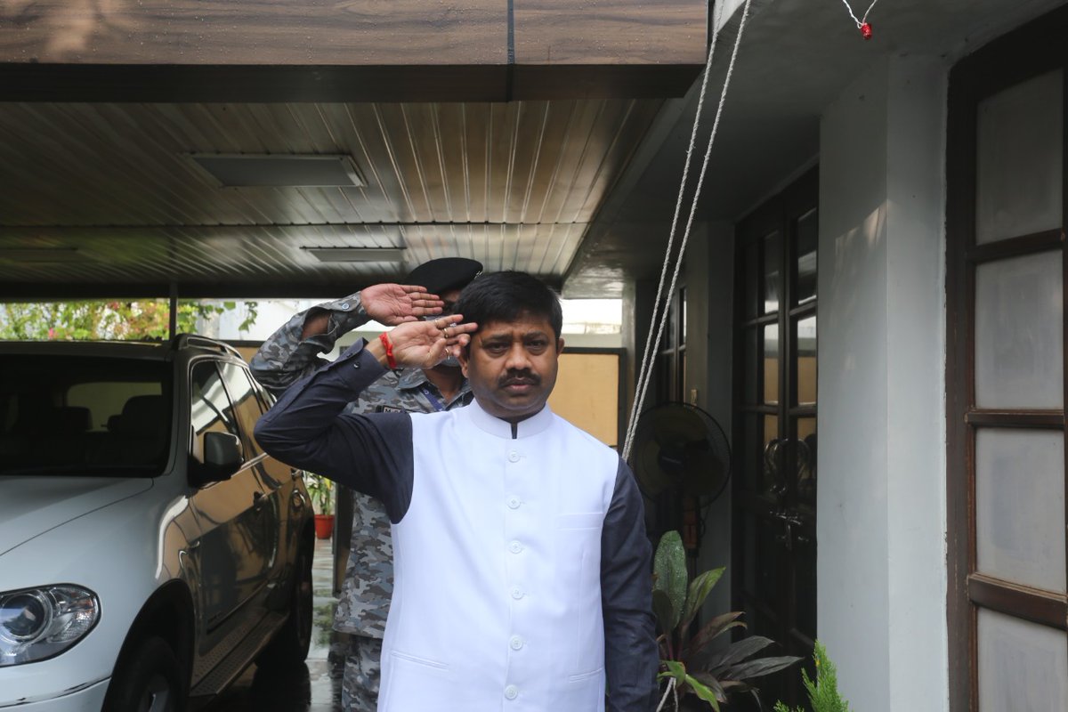 NandiGuptaBJP's tweet photo. आज 6 कालिदास मार्ग, लखनऊ स्थित अपने आवास पर ध्वजारोहण किया और मौजूद अधिकारियों, सीआरपीएफ, पीएसी, पुलिस के जवानों को मिष्ठान वितरण किया!

समस्त प्रदेश एवं देशवासियों को #स्वतंत्रता_दिवस_की_हार्दिक_शुभकामनाएं !
#IndependenceDayIndia #AtmaNirbharBharat #indipendenceday https://t.co/LPU9eIiO56