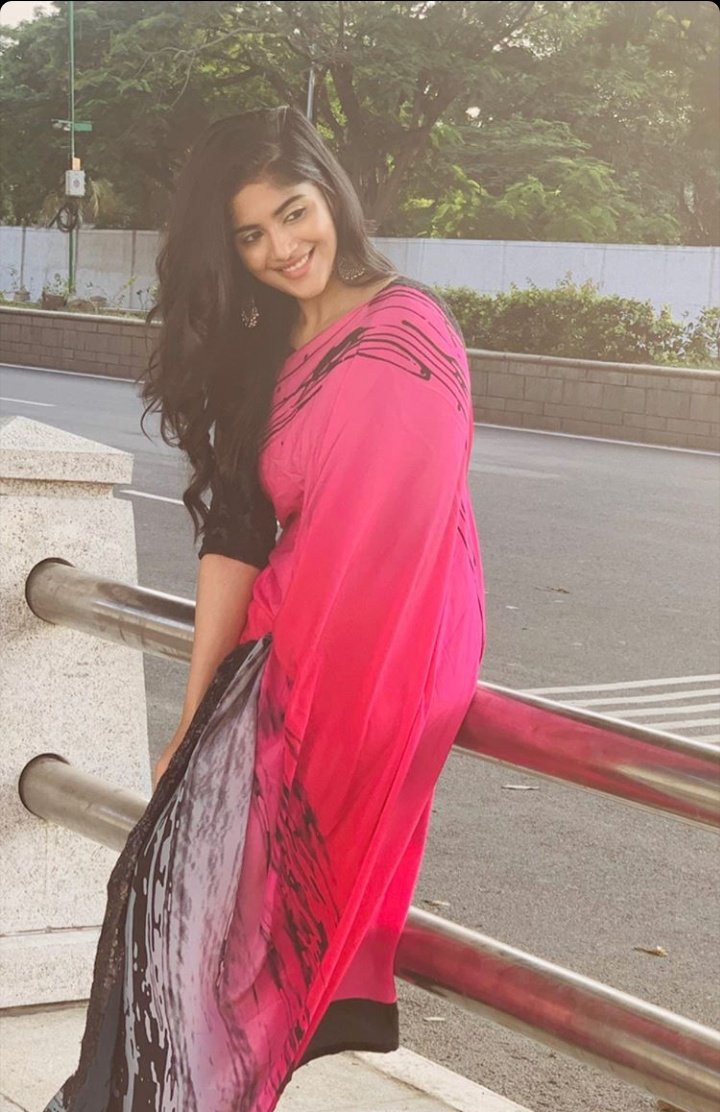 Efb2BSTUEAEP0i1?format=jpg&name=medium