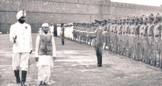 MahimaShastri's tweet photo. A rare picture of my Grandfather Shri Lal Bahadur Shastri celebrating Independence Day at Red Fort.

Jai Jawan Jai Kisan 🇮🇳

 #IndependenceDayIndia https://t.co/Opdqn5LQ9H