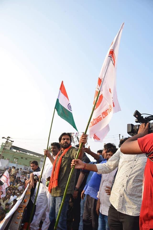SSMB_dhf's tweet photo. If You Still Hate My Leader @PawanKalyan Just see this Pics ✊

 #Janasena 🇮🇳 https://t.co/BNpH0t2NmC