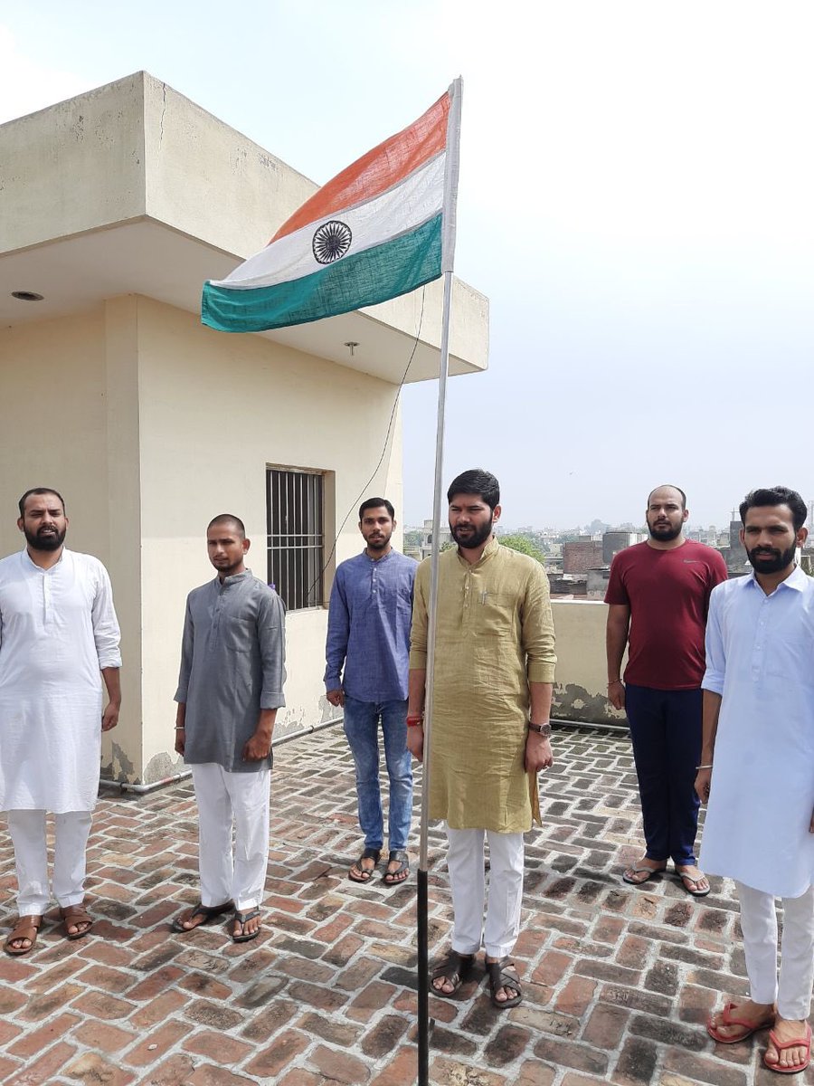 ShyamSRajawat's tweet photo. ये आन तिरंगा है,ये शान तिरंगा है,
अरमान तिरंगा है,अभिमान तिरंगा है,
मेरी जान तिंरगा है !!!

आज 74 वें स्वतंत्रता दिवस के अवसर पर अखिल भारतीय विद्यार्थी परिषद, हरियाणा के प्रांत कार्यालय पर ध्वजारोहण किया गया। @ABVPVoice https://t.co/aP0e5njNK2