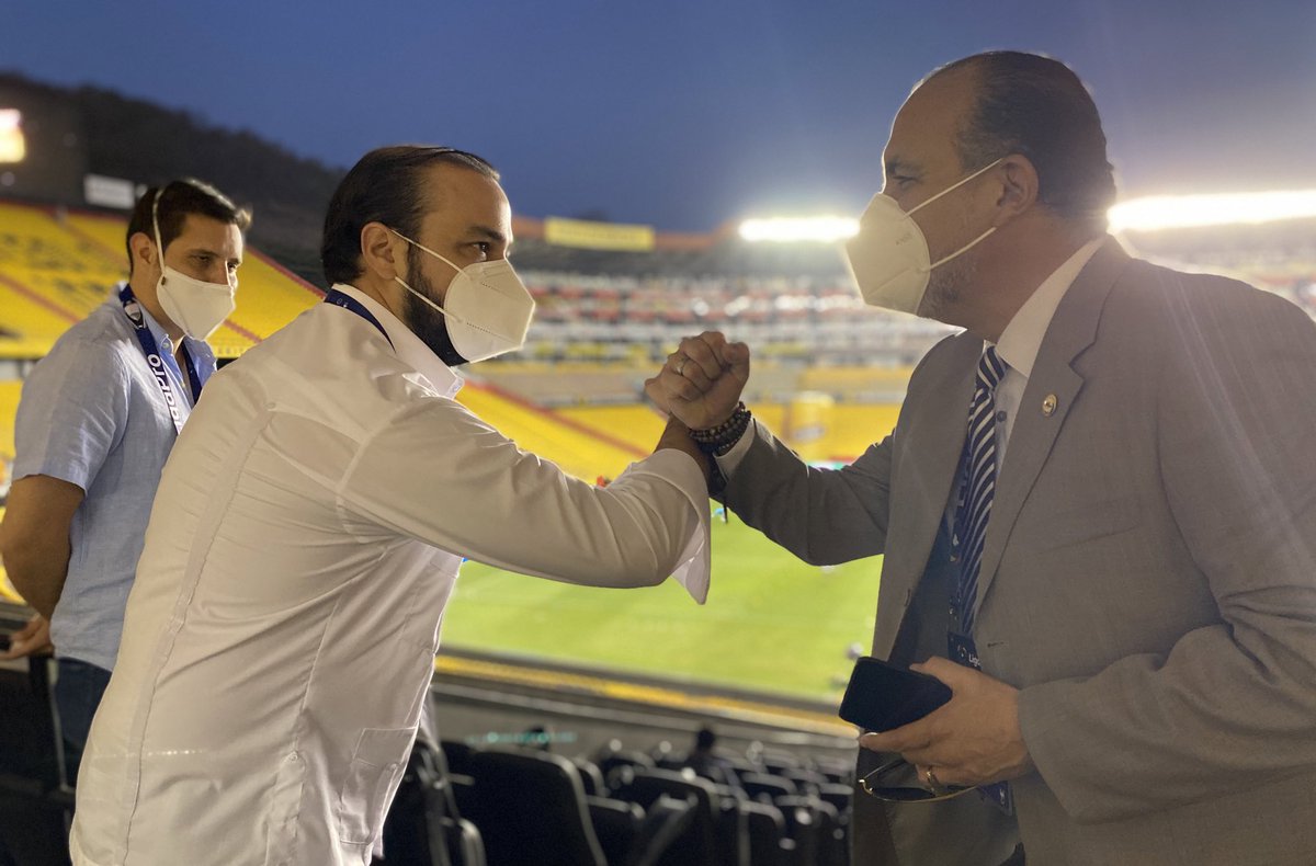 CHONILLOec's tweet photo. La reactivación de los partidos de fútbol de la @LigaProEC es positiva para la ciudadanía, pues contribuye a la salud mental. 

Hoy, en el Estadio Monumental, verificamos que se cumplan todas las normas de bioseguridad para el encuentro deportivo, sin público. 
#TodoPorGuayas https://t.co/rMm6AmcEKX