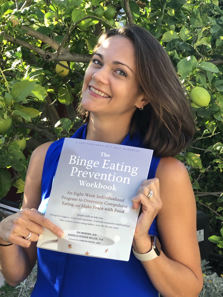 KnowsPsychology's tweet photo. Oh, hey, that's me! The book's out. Evidence-based principles of change for people looking to overcome #bingeeating or their therapists! #edrecovery https://t.co/wOWCVofiCe https://t.co/Jv9Tj7G0iq