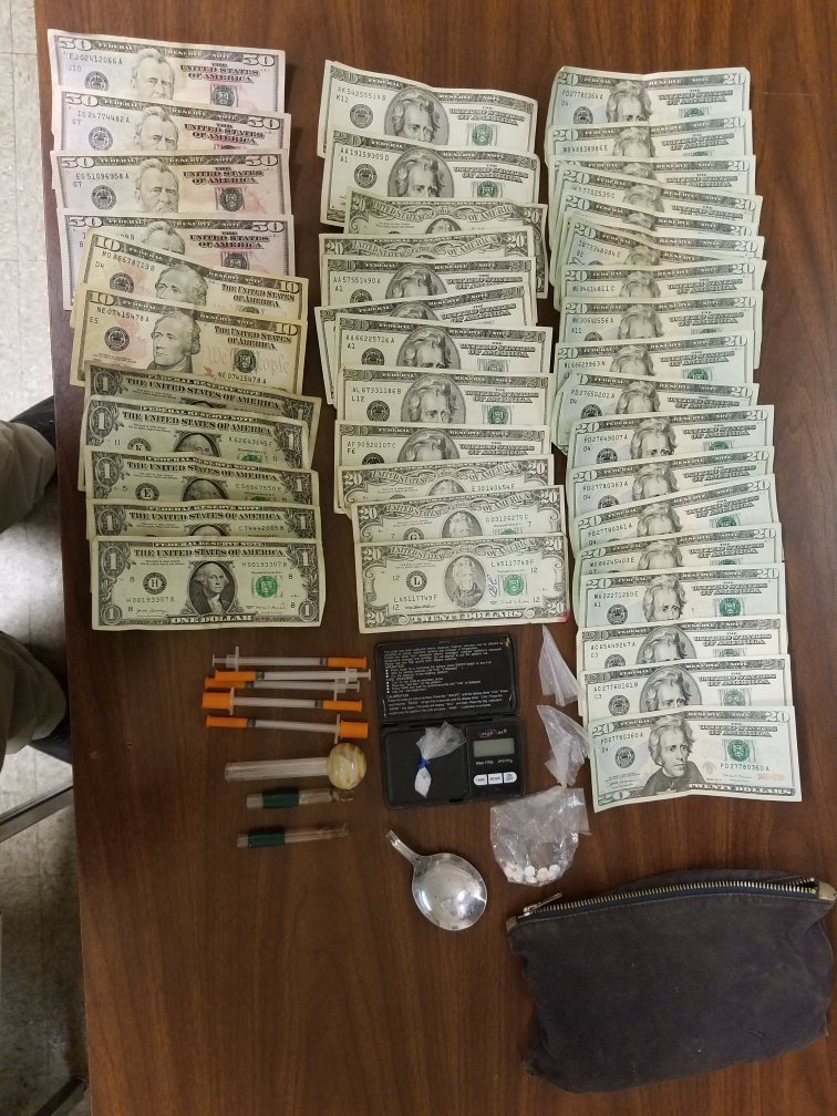 ShenCoSheriffVA's tweet photo. During a traffic stop a K9 unit hit on the vehicle and drugs and money were located. #TweetsOnPatrol https://t.co/jQ784J7wI8
