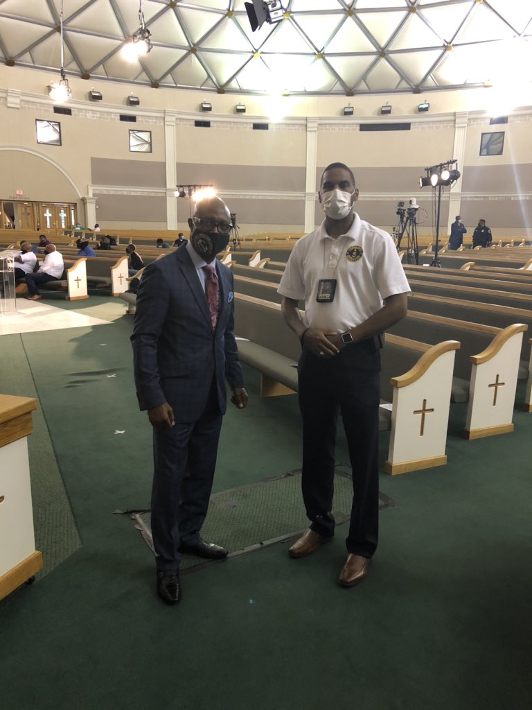 CJCLOUD83's tweet photo. HPD  community recruiting.  Thank you to HPD recruiting, Bishop Dixon, and AAPOL for reaching out to the community. # relational policing. # Giving back. @sd_victorian @ArtAcevedo @houmayor https://t.co/fzDjpBStym