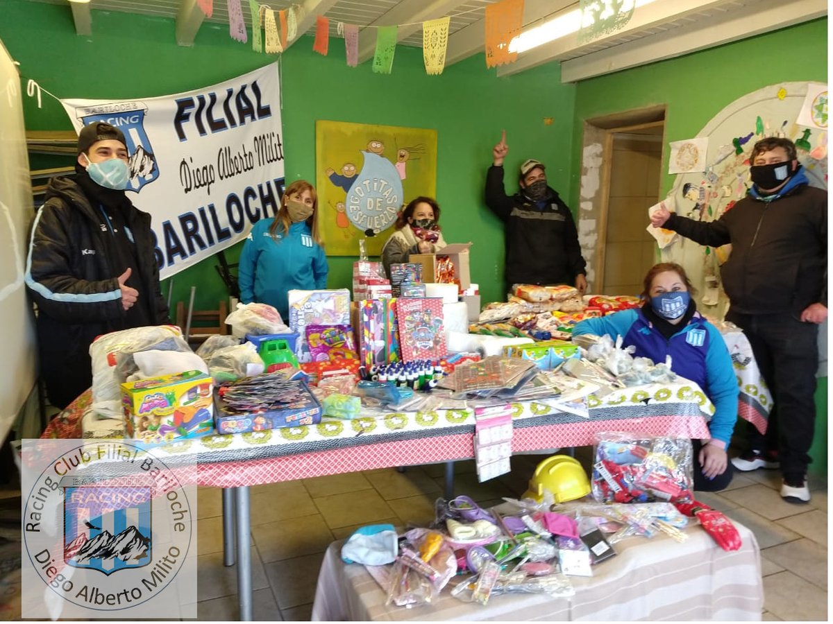RacingBariloche's tweet photo. Estas son "sólo algunas" de las fotos de la entrega del dia de hoy, previo al dia del niño!!! El comedor Gotitas de esfuerzo recibió una parte importante de donaciones. Agradecemos en primer lugar a los socios e hinchas y simpatizantes de La Academia que forman parte de esta https://t.co/KvcNfGNNog