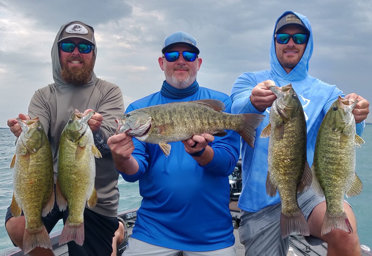 veenstramarcel1's tweet photo. The boys from Texas crushed them today on our trip on Lake St.Clair! #grandpointemarina #rangerboats #lews #lewsfishing #mercurymarine #strikekinglures #strikeking #fishing #smallmouthbass #guidetrip #returnclients https://t.co/Q0Ye1hTG2K