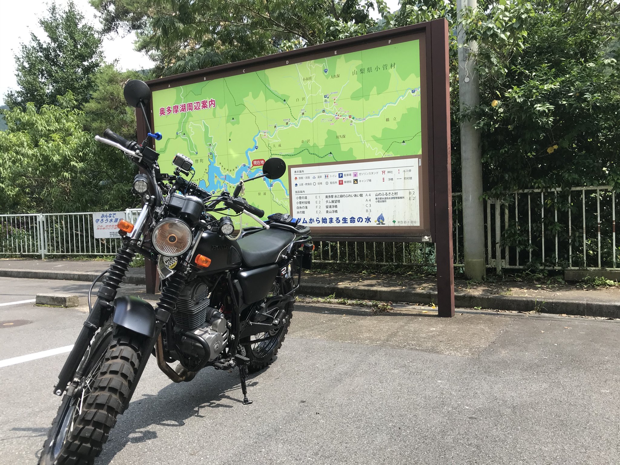 なにわや 記録動画撮影人 シレッと乗り換えました 空冷単気筒好き タンク容量が11lある 燃費良 平均40km L 遅いw 100km超えたら壊れそう Fスプロケ1丁上げは効果有 Cbr1100xxサス はオススメ 所謂不人気車ですが なかなかどうして 楽しいバイク