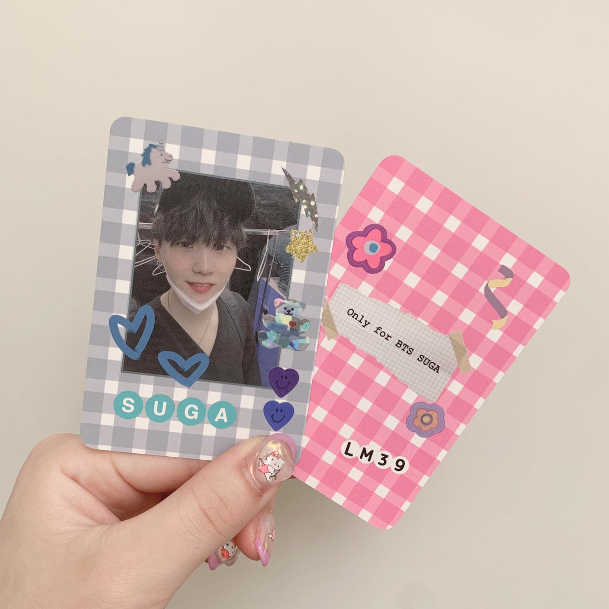 _LM_39's tweet photo. 原宿店ではみなさんに、その他のお店では先着で特典を準備しています🥰🎁
ハッシュタグを付けて認証ショットと一緒に投稿してください٩꒰｡•◡•｡꒱۶

#AgustD_4주년_축하해
#꼭_이_섬에서_다시_만나요 https://t.co/MMtl7X8vaT