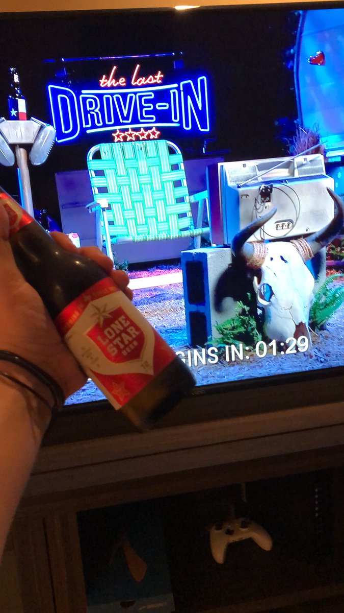 Deadpool1233's tweet image. Let’s go Mutants🖤🖤🤘🤘 @kinky_horror @therealjoebob #MutantFan #TheLastDriveIn 
The Drive in will never die .