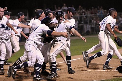 HarwichMariners's tweet photo. #OTD in 2008, the Mariners won their 1st @Official_CCBL championship since 1987 with an exciting bottom of the ninth walk-off. Trailing Cotuit 1-0, Harwich loaded the bases before Mark Fleury plated 2 runs with the game-winning single. 
Fleury &amp; Jason Stidham were named Co-MVPs. https://t.co/XGYmX8NFRj