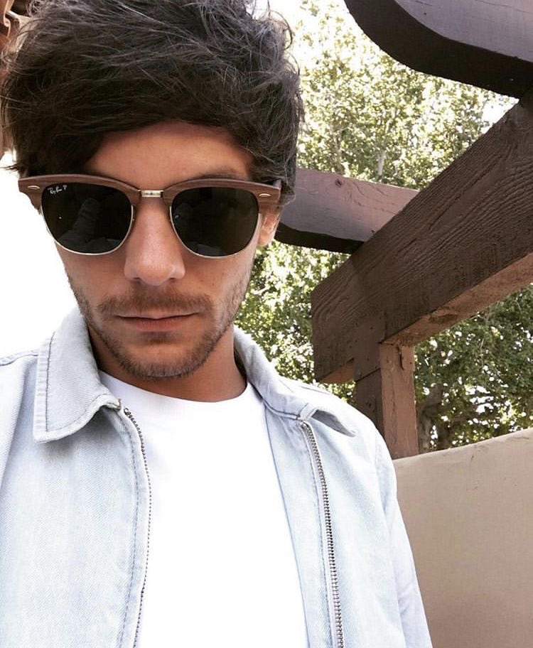 louis tomlinson selfies; a thread because i miss him