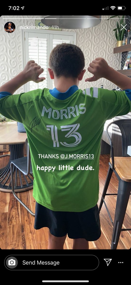What a guy! π
@JmoSmooth13 hooked up @NickRimando's son with an autographed jersey. https://t.co/kNLIbUiafF