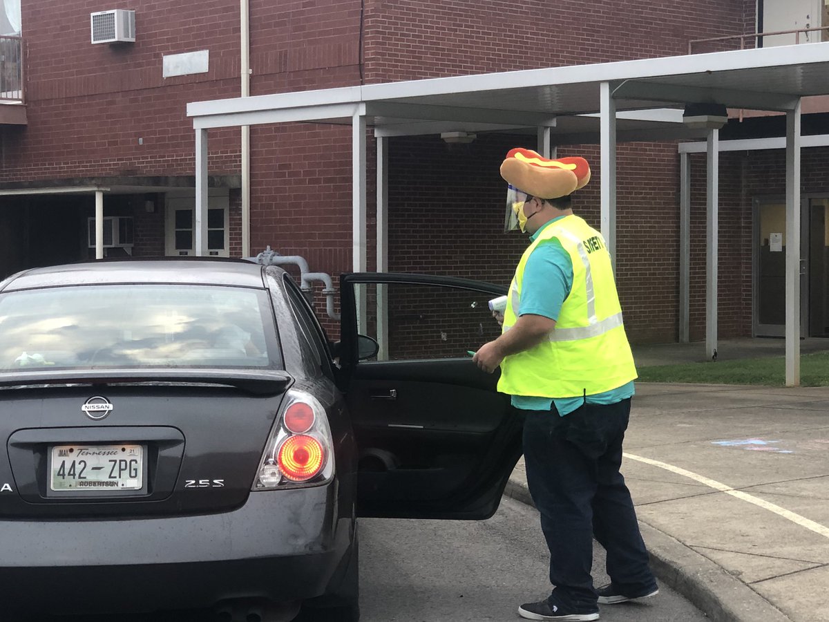 _stephaniemason's tweet photo. WES staff members greeted students as they arrived this morning.  Everyone was wearing a mask, but you still knew they were smiling.  Thanks for all the planning &amp; preparation that went into providing a very smooth start to the 20/21 school year. https://t.co/J89DKKTF4K