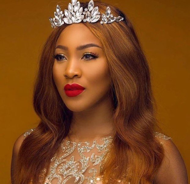 Ronke_z's tweet photo. Erica: “I have always been alone ,I’ll survive alone” 

Elites squad: No bit*ch, we die here.

She has recruited thousands this night with that content. I Stan #BBNaija #bbnaijalockdown2020 https://t.co/g5E0woKMlP