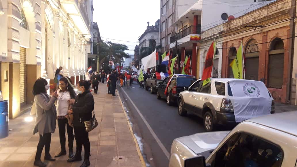 Neengatu_py's tweet image. #Ahora
#Asuncion
📣 Movilización de sectores sociales y sindicales en rechazo a la corrupción y al plan económico del gobierno de Abdo Benítez.
Fotos gentileza.