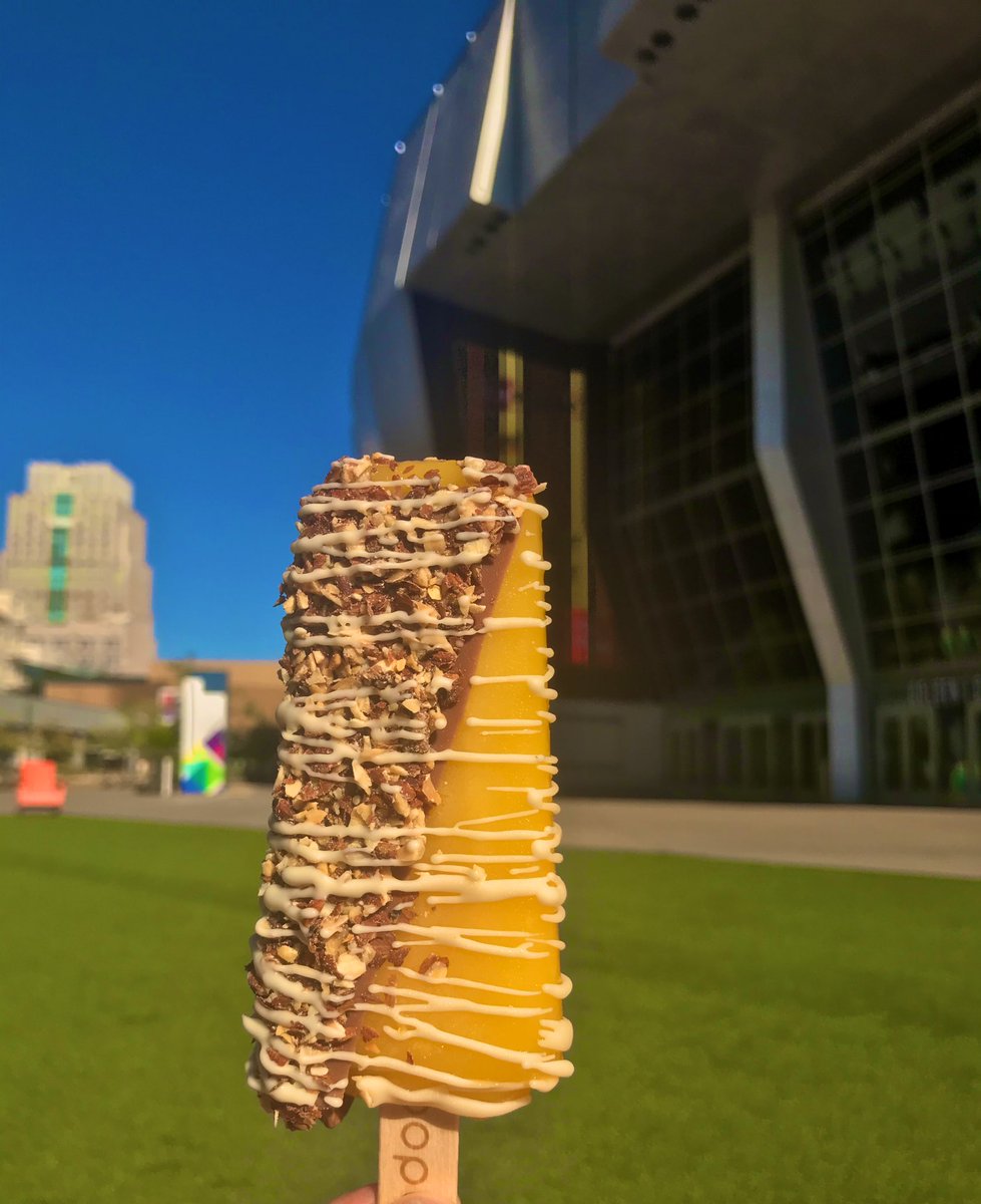 bridgetmmulcahy's tweet photo. Itโs 106 degrees. Itโs National Creamsicle Day. Popsicle sorbetto, it is. ๐๐ฆ #HelloDOCO #VisitSacramento #SupportDowntown https://t.co/6LUresG9XF