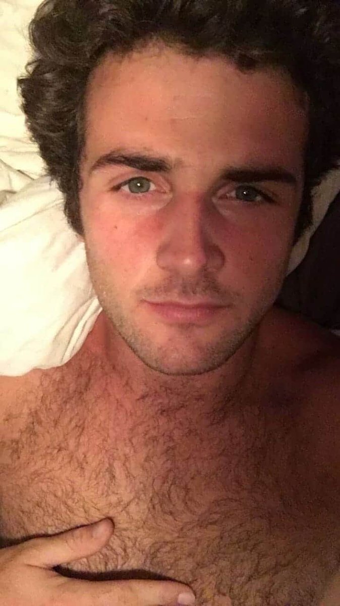 Monamourcharss's tweet photo. Las NUDES de Beau Mirchoff 😍😍😍 https://t.co/dfSRPajo3v