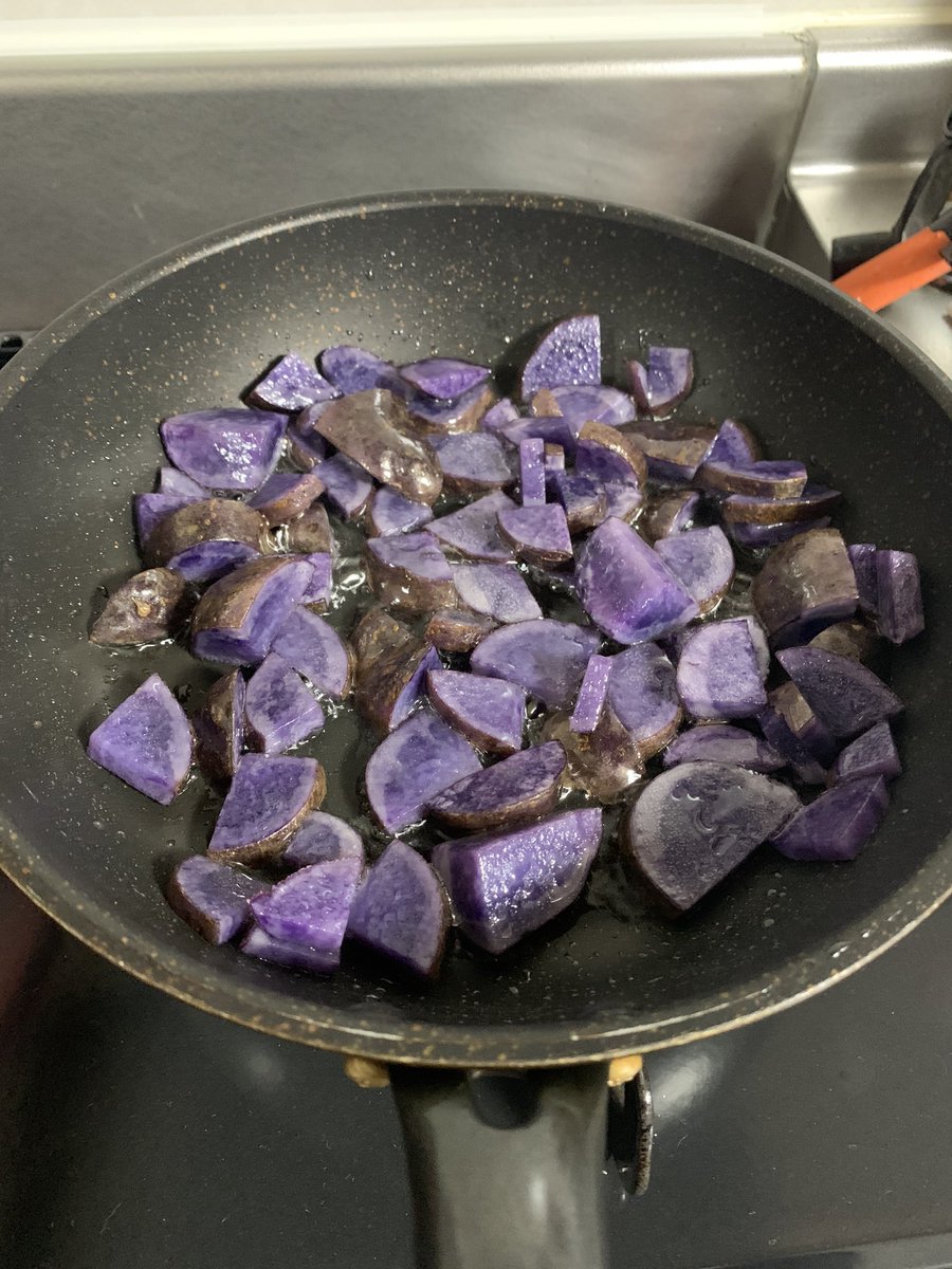 edawgnfriendz's tweet photo. I’ll be streaming today with Jones and the G-Man! But the start time is unclear at the moment...hopefully within the hour...in the meantime check out these #Thanos potatos!!
#food #Livestream #lifeinjapan #japan #japanstuff https://t.co/V8XL2JQPe7