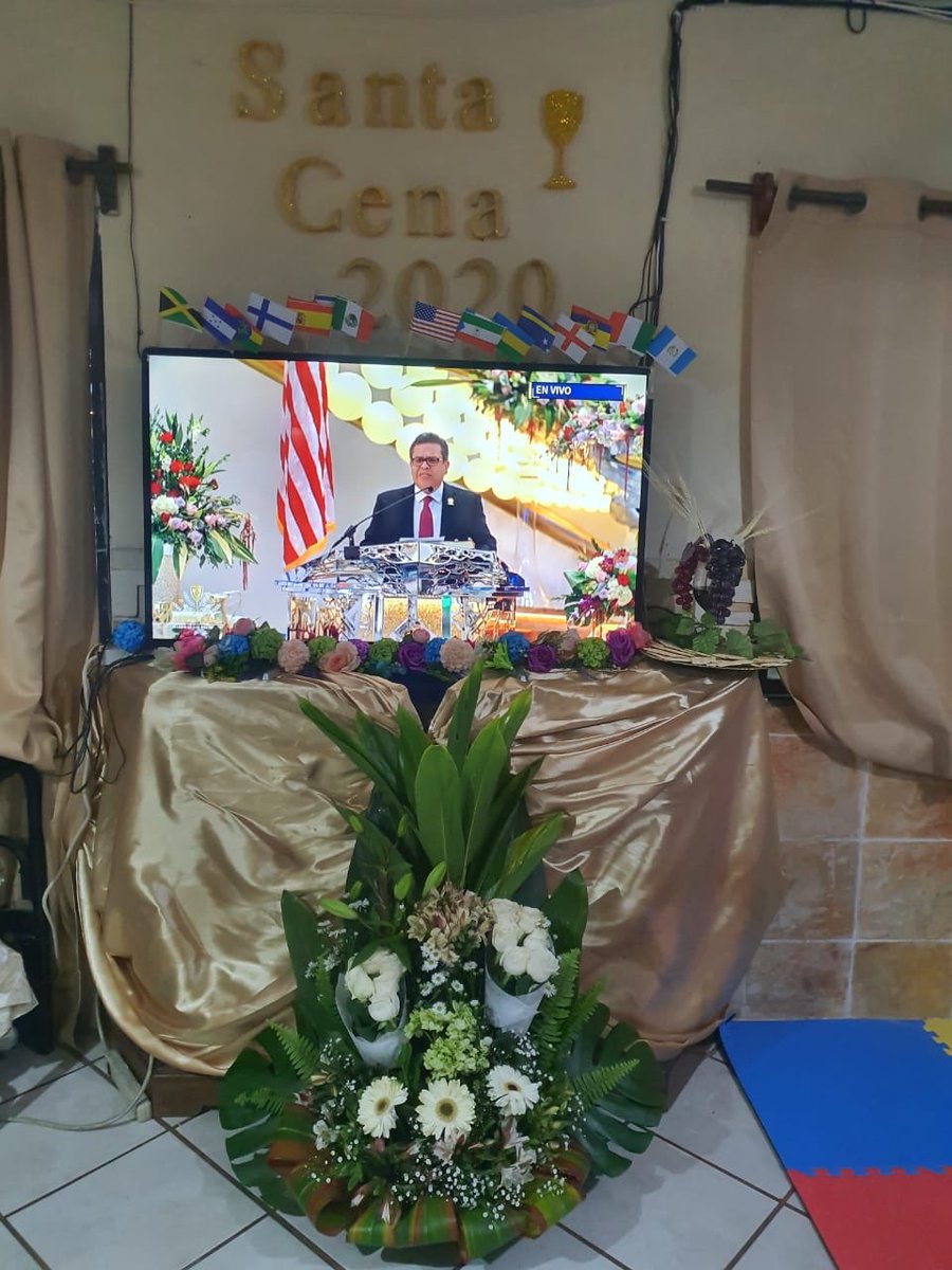 hp_jehudy's tweet photo. Somos felices recordando la muerte de Sr. Jesucristo Convocados por el Apóstol de Jesucristo #NaasonJoaquinGarcia en #SantaCena2020 #ElAmorNosUne cada vez somos más y con mucho orgullo somos @iglesialldm https://t.co/9XFERf9m8V