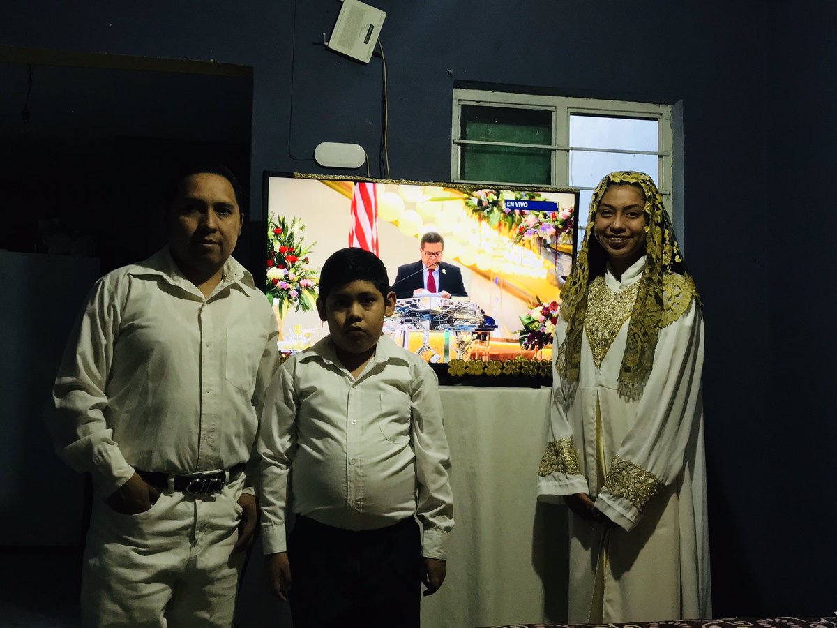 hp_jehudy's tweet photo. Somos felices recordando la muerte de Sr. Jesucristo Convocados por el Apóstol de Jesucristo #NaasonJoaquinGarcia en #SantaCena2020 #ElAmorNosUne cada vez somos más y con mucho orgullo somos @iglesialldm https://t.co/9XFERf9m8V